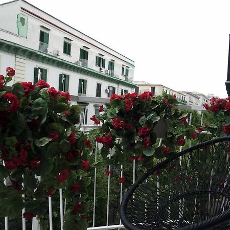 Chez Anna B&B - Adults Only Napoli Ngoại thất bức ảnh