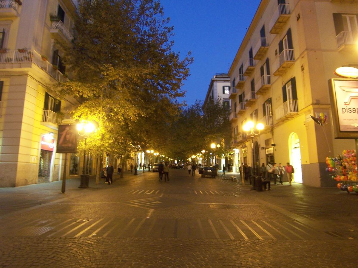 Chez Anna B&B - Adults Only Napoli Ngoại thất bức ảnh