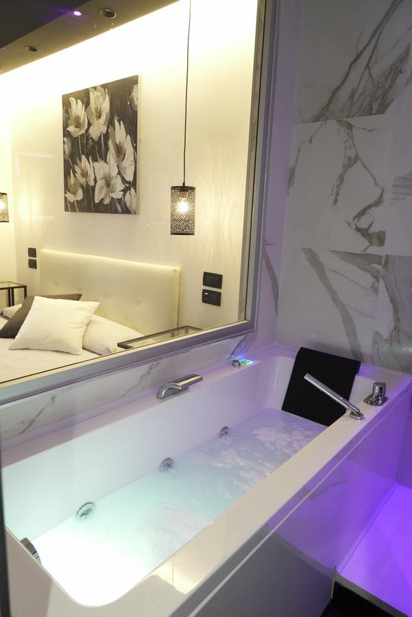 Chez Anna B&B - Adults Only Napoli Ngoại thất bức ảnh